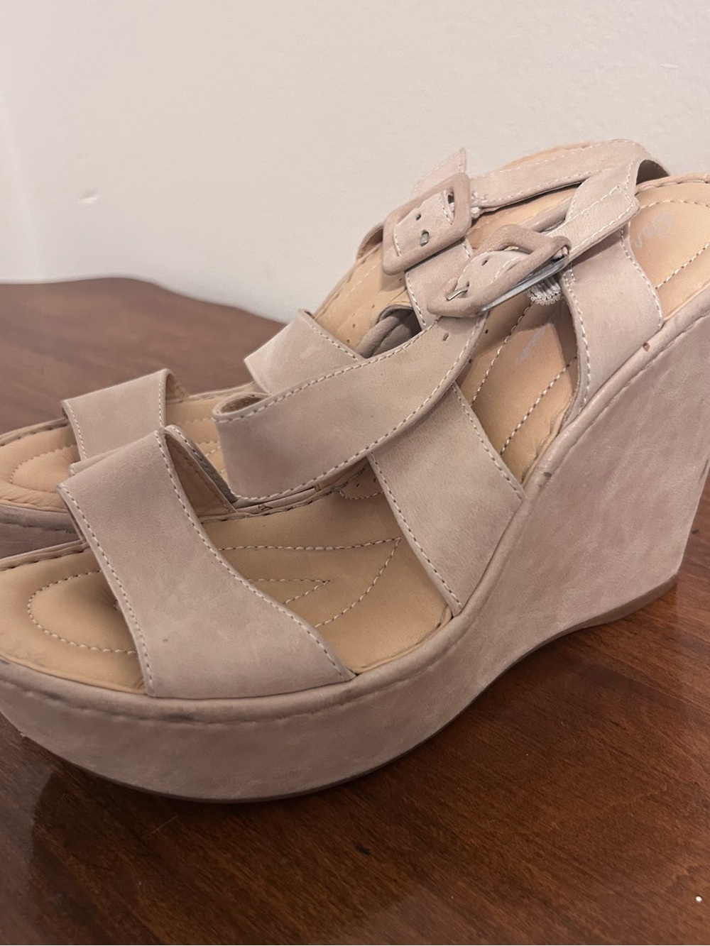Born Beige Wedge Platform Strappy Sandals size 8